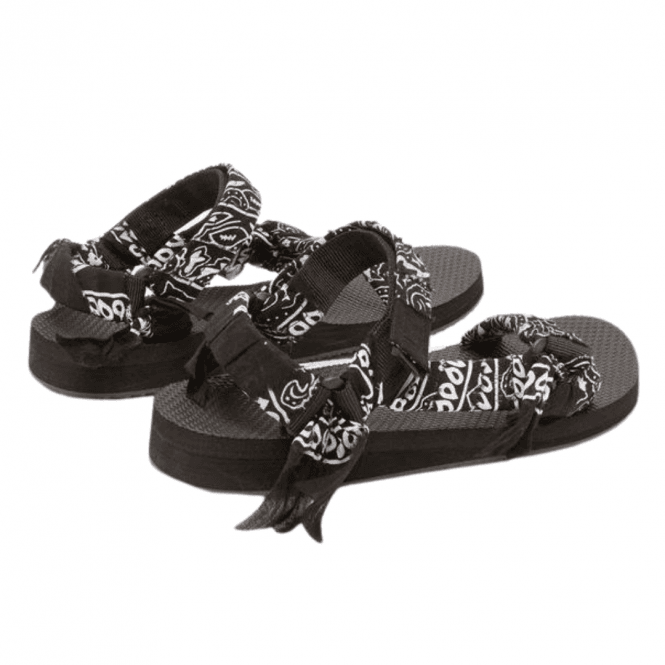 Arizona Love, Trekky Bandana Black Sandals add an eye-catching and stylish finish to any outfit! Handcrafted with recycled materials to reduce our ecological imprint, these sandals feature fastener tape and ankle strap closure, luxurious 100% cotton fabric, and a durable yet comfortable EVA sole height of 1.5cm-2.5cm.