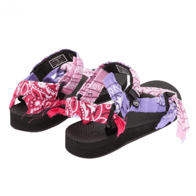 Arizona Love Trekky Bandana Mix Pink Sandals! Crafted with recycled plastic bottles, these stylish flat sandals elevate any look with their colourful bandana fabric and secure fit thanks to their fastener tape and ankle strap closure